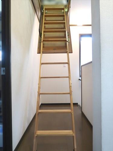 屋根裏収納