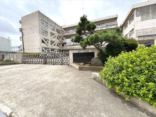 松戸市立六実中学校 580m