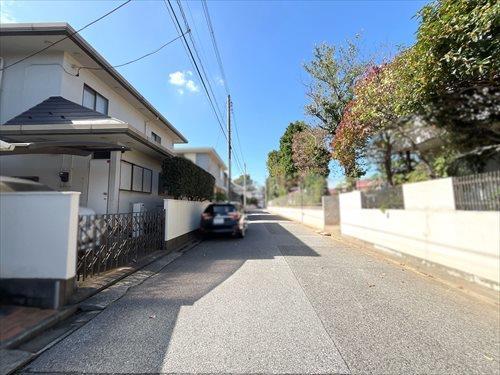 前面道路（2025年10月撮影）