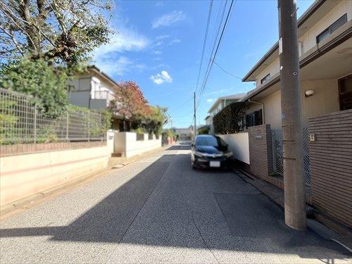 前面道路（2025年10月撮影）