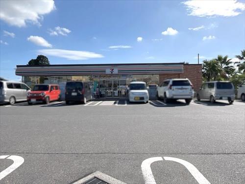 セブンイレブン柏布施弁天入口店 650m