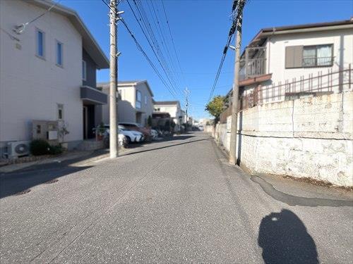 南西側前面道路（2025年11月撮影）