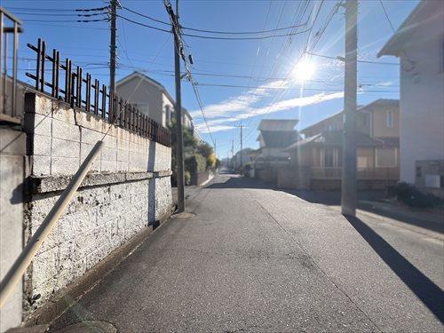 南西側前面道路（2025年11月撮影）