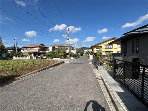 南東側前面道路