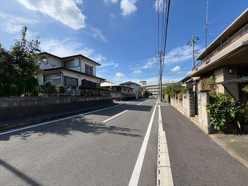 北東側道路および現地