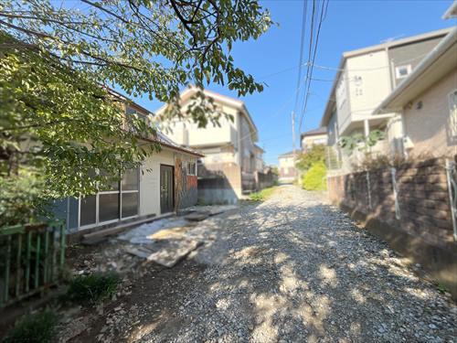 前面道路（2025年10月撮影）