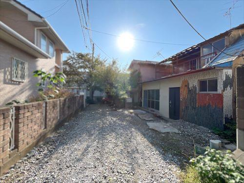 前面道路（2025年10月撮影）