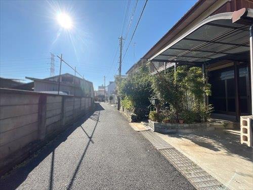 前面道路(2025年11月撮影)