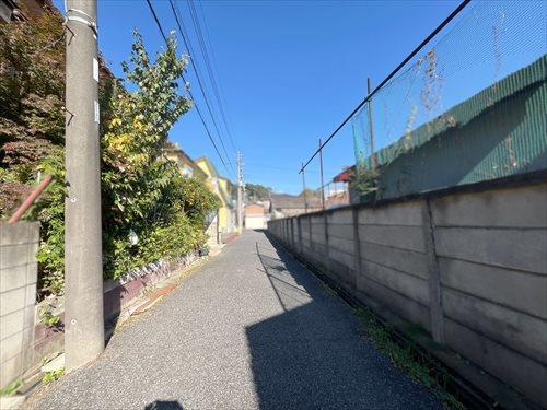 前面道路(2025年11月撮影)