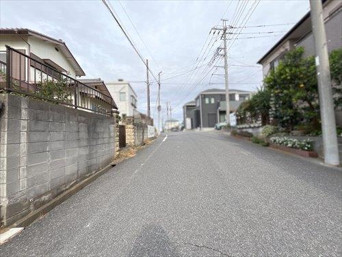 前面道路（2025年11月撮影）