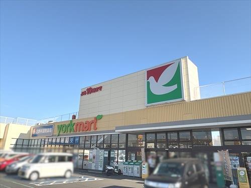 ヨークマート 花野井店まで620ｍ