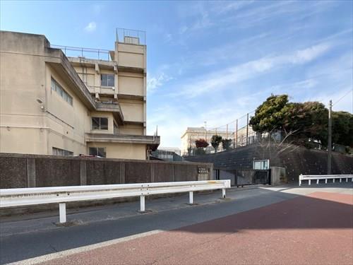 松戸市立矢切小学校 590m