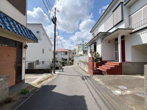 南東側前面道路