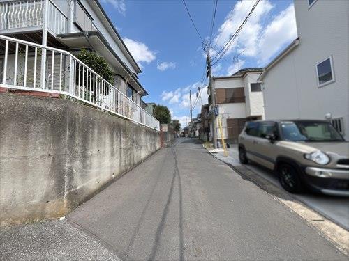 南東側前面道路