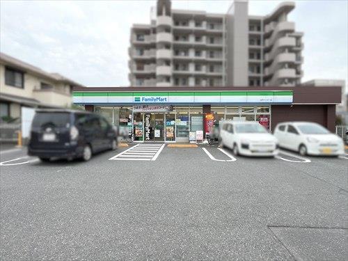 ファミリーマート加平インター店240m