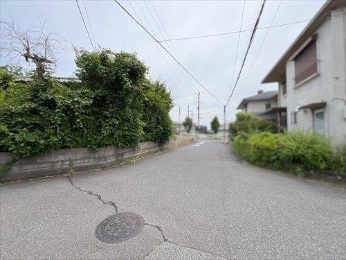 側面道路（2026年5月撮影）