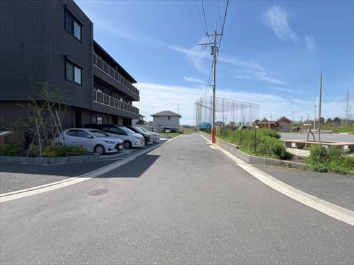 裏側道路 (北西側)