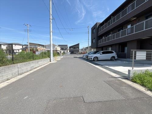 裏側道路 (北西側)