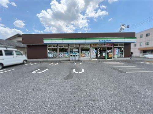 ファミリーマートくぬぎ山四丁目店220m