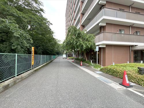 側面道路（2026年7月撮影）