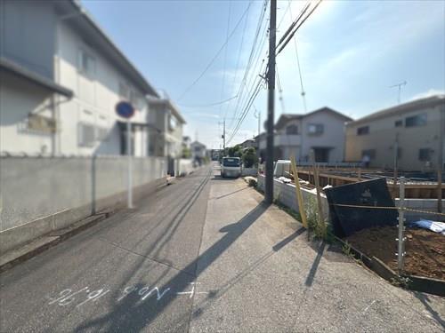 南東側前面道路　2026年8月撮影