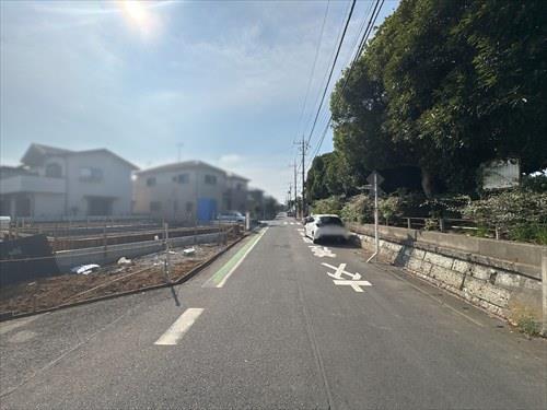 北東側前面道路　2026年8月撮影
