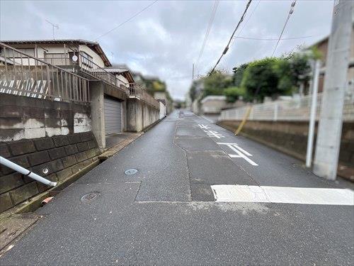 前面道路（南東側）（2026年9月撮影）