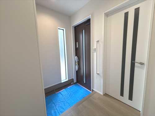 玄関（2025年8月23日撮影）