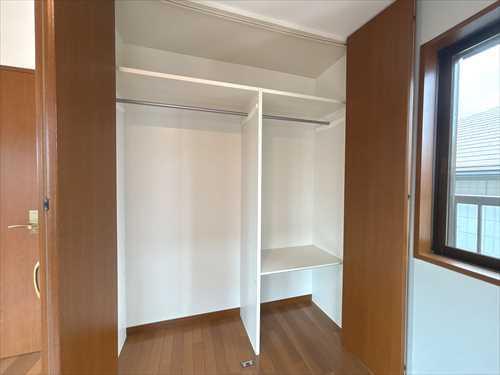 洋室（約12.8帖）クローゼット