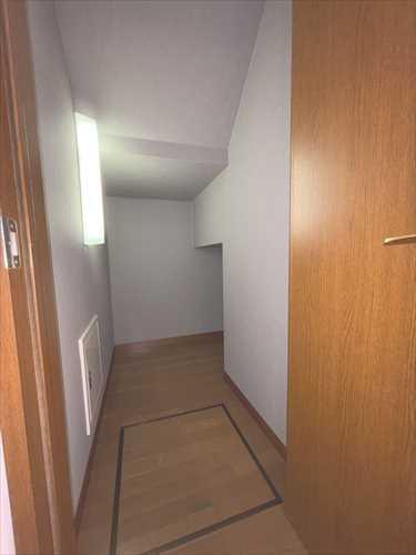 リビング横　階段下収納