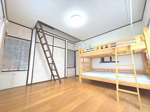 2階洋室（約8帖）