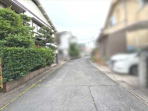 東側前面道路