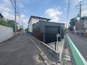 北東側前面道路（2025年6月撮影）