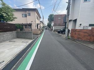 北西側前面道路（2025年6月撮影）