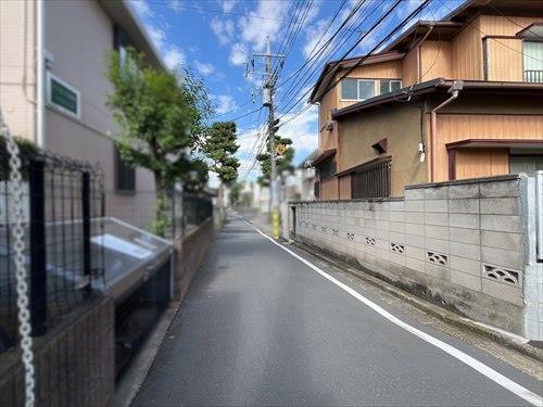 前面道路（2025年10月撮影）