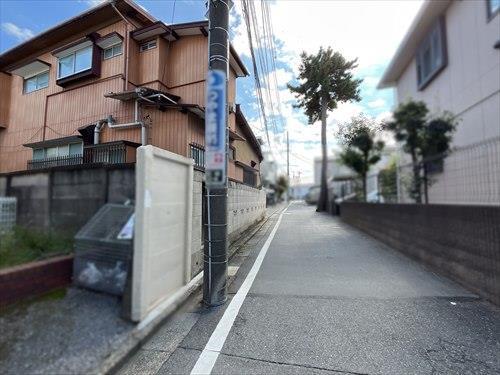 前面道路（2025年10月撮影）