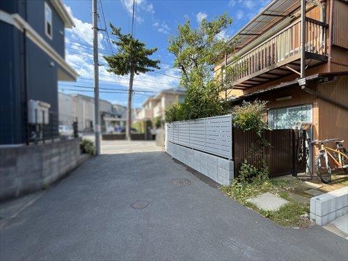 前面道路（2025年10月撮影）