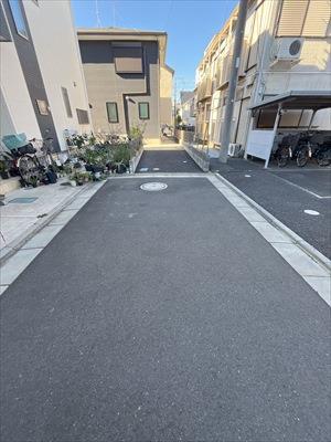 前面道路（2025年12月撮影）