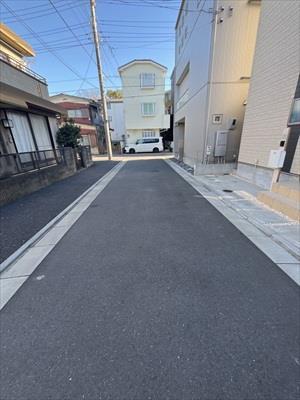前面道路（2025年12月撮影）