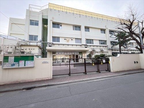 江東区立第三砂町中学校 670m