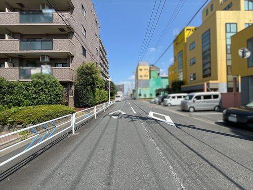 前面道路（2026年8月撮影）
