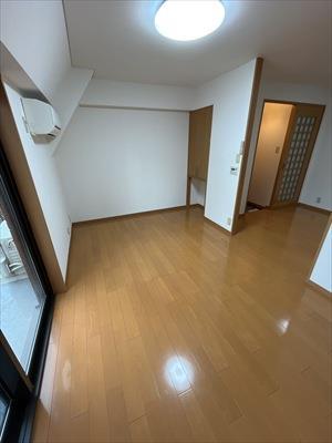 バルコニー面の室内②