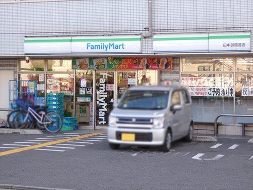 「ファミリーマート田中御蔭通店」徒歩5分