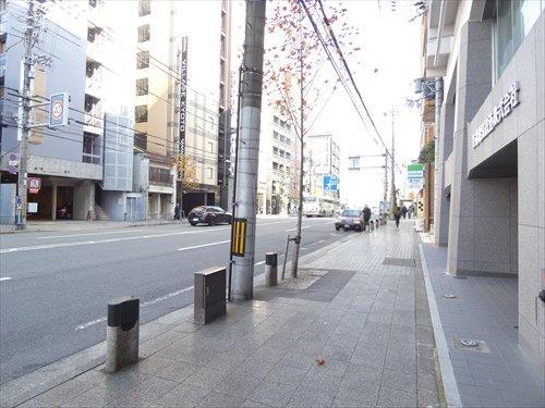 前面道路（四条通り）