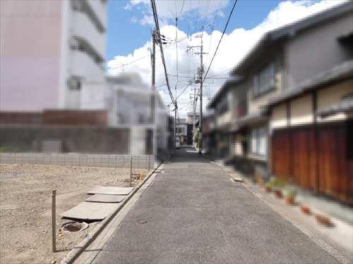 前面道路（西方向）