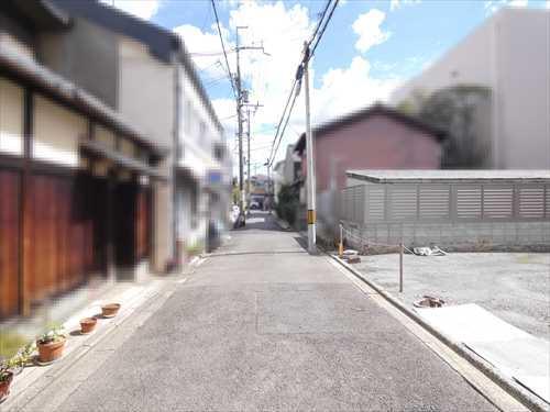 前面道路（東方向）