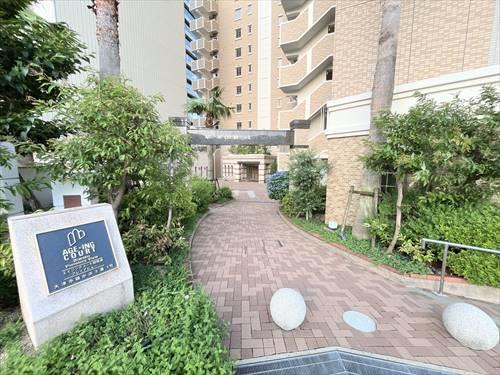 エントランス前