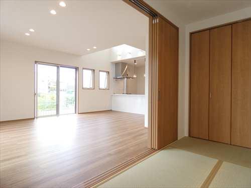 和洋室とリビング