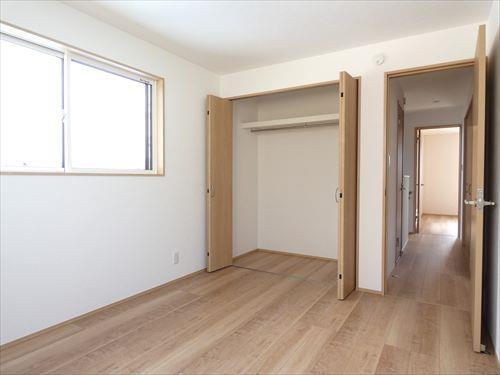 南東側洋室（6帖）