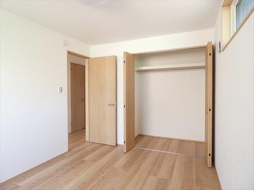 北東側洋室（6帖）